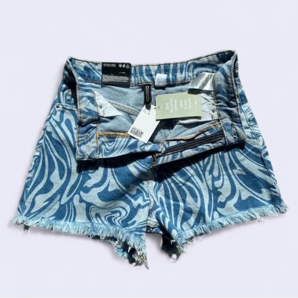 H&M • High Waisted Shorts